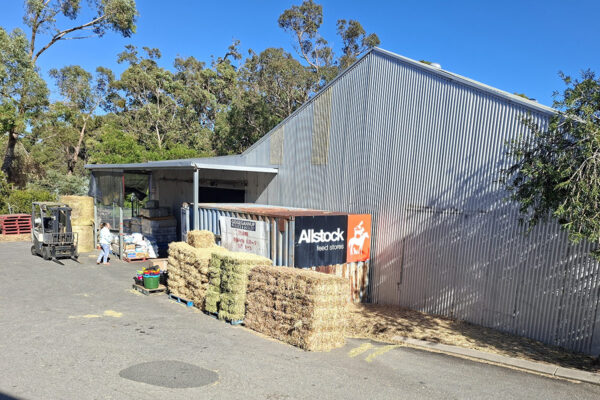 Gidgegannup Produce & Saddlery front entrance